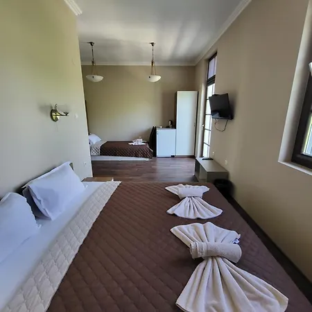 Balkan Aparts 3* היסריה